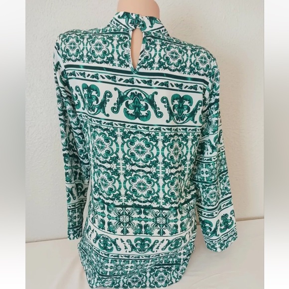NWOT Geometric design green & white abstract tunic by H&M. Mandarin collar L/S. - Picture 2 of 11